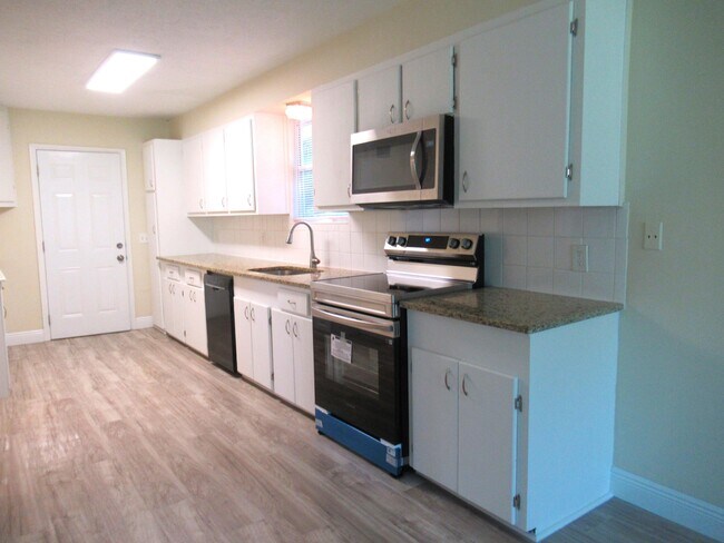 Building Photo - 5310 Palm Dr
