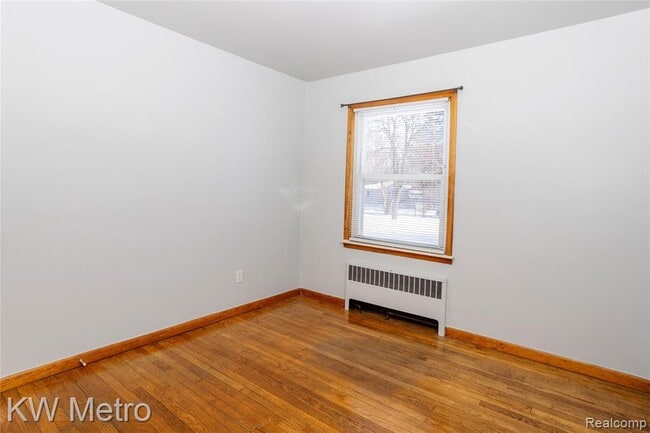 Building Photo - 32348 Linderman Ave