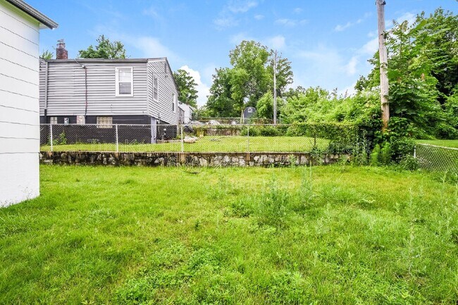 Building Photo - 7150 Manette Dr