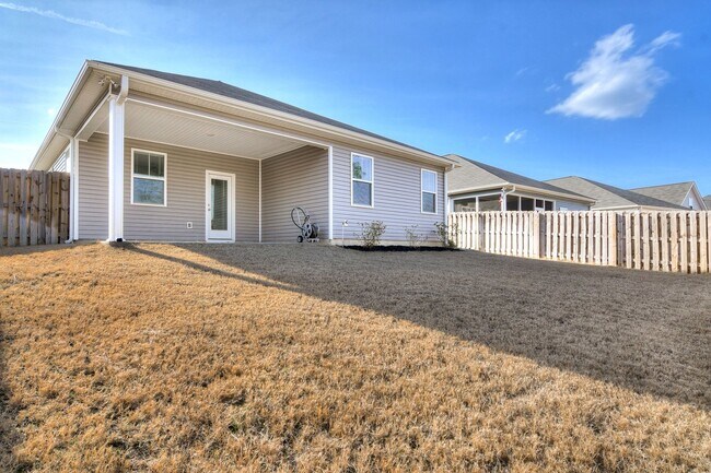 Building Photo - 3 Bedroom 2 Bathroom Ranch