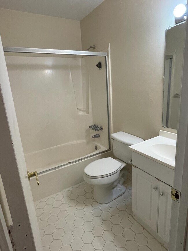 Building Photo - 113 Timber Ln