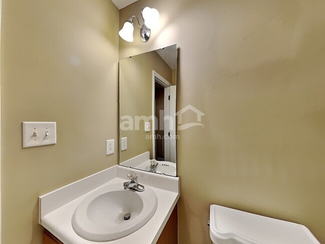 Building Photo - 941 S Philwood Ct