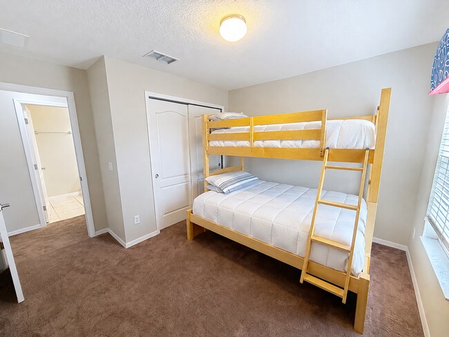 Building Photo - FURNISHED 4 bedroom townhome in Paradise Palms!
