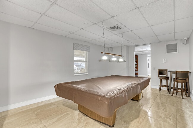 Building Photo - 125 S Ocean Ave