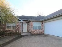 Building Photo - BEAUTIFUL HOME IN GREAT LOCATION!