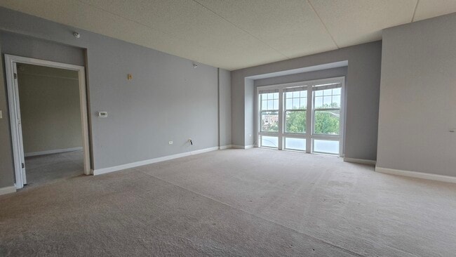 Building Photo - 101 Pointe Dr