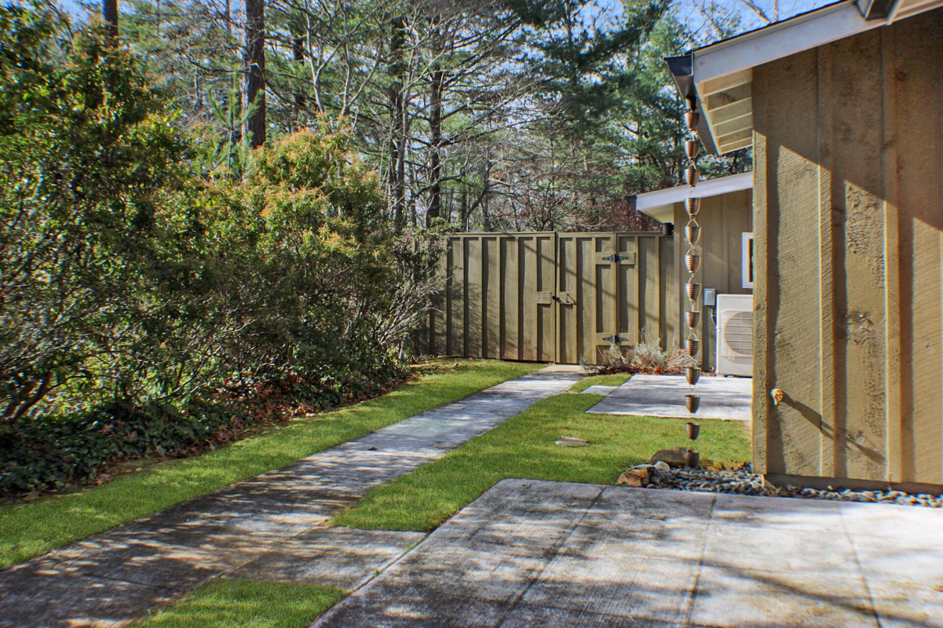 Building Photo - 21 Woodbury Rd