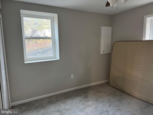 Building Photo - 933 Golden W Way