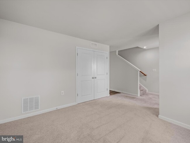 Building Photo - 179 Presidents Pointe Ave