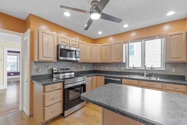Primary Photo - 57 Clarendon Ave