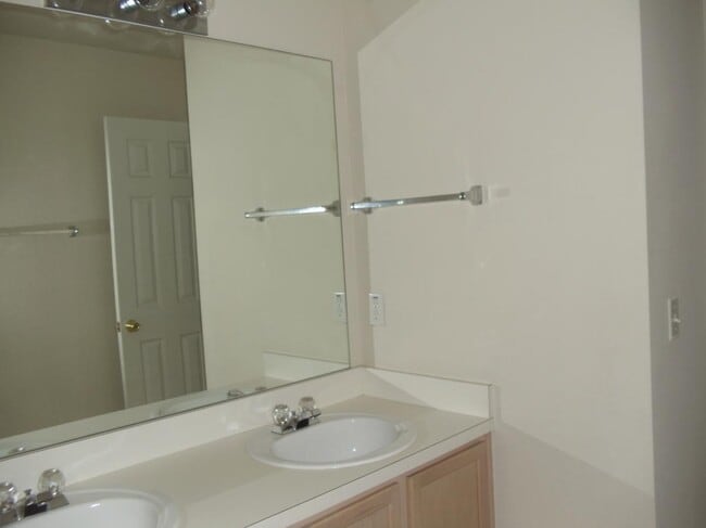 Building Photo - 1410 Cloyne Dr