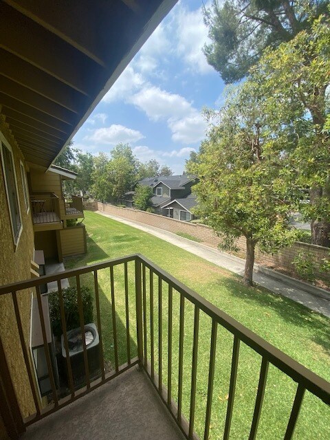Building Photo - 8324 Vineyard Ave