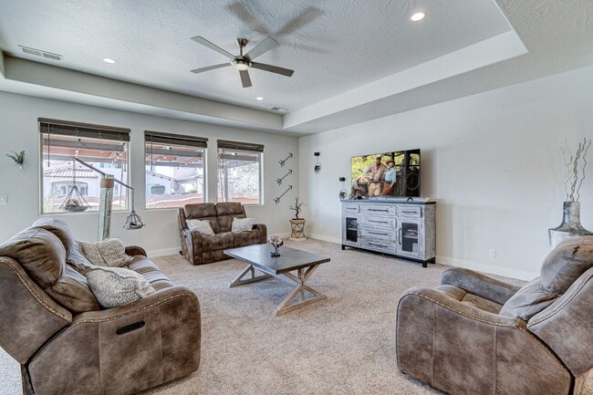 Building Photo - "Charming 3-Bedroom Retreat with 2 Baths and 2150 Sq. Ft. of Comfort in Santa Clara!"