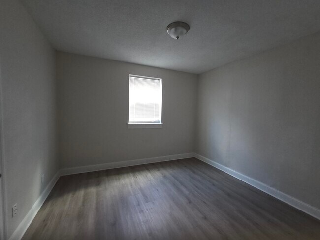 Building Photo - 3333 Farmville Rd