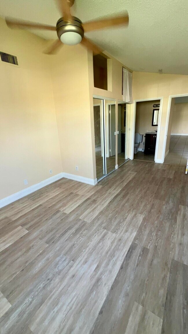 Building Photo - 14 Misty Meadow Dr