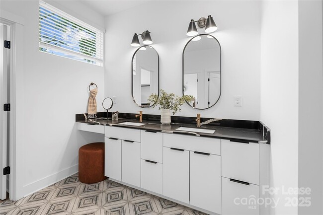 Building Photo - 411 Charles Ave