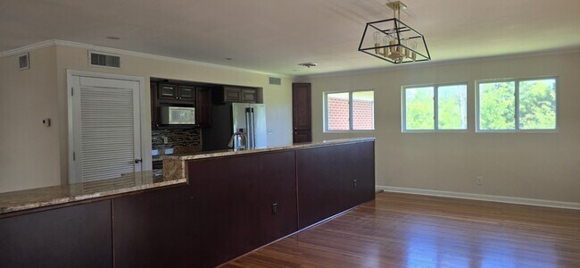 Building Photo - 4 Sewanee Cir