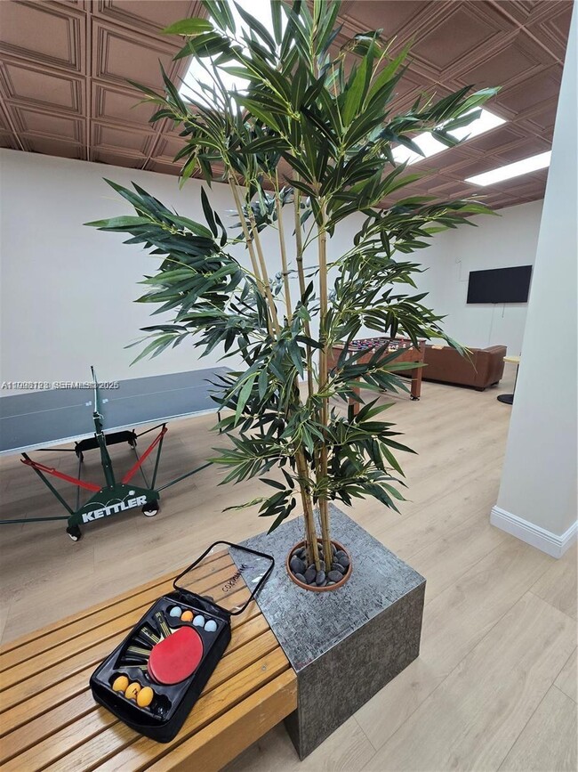 Building Photo - 5825 Collins Ave