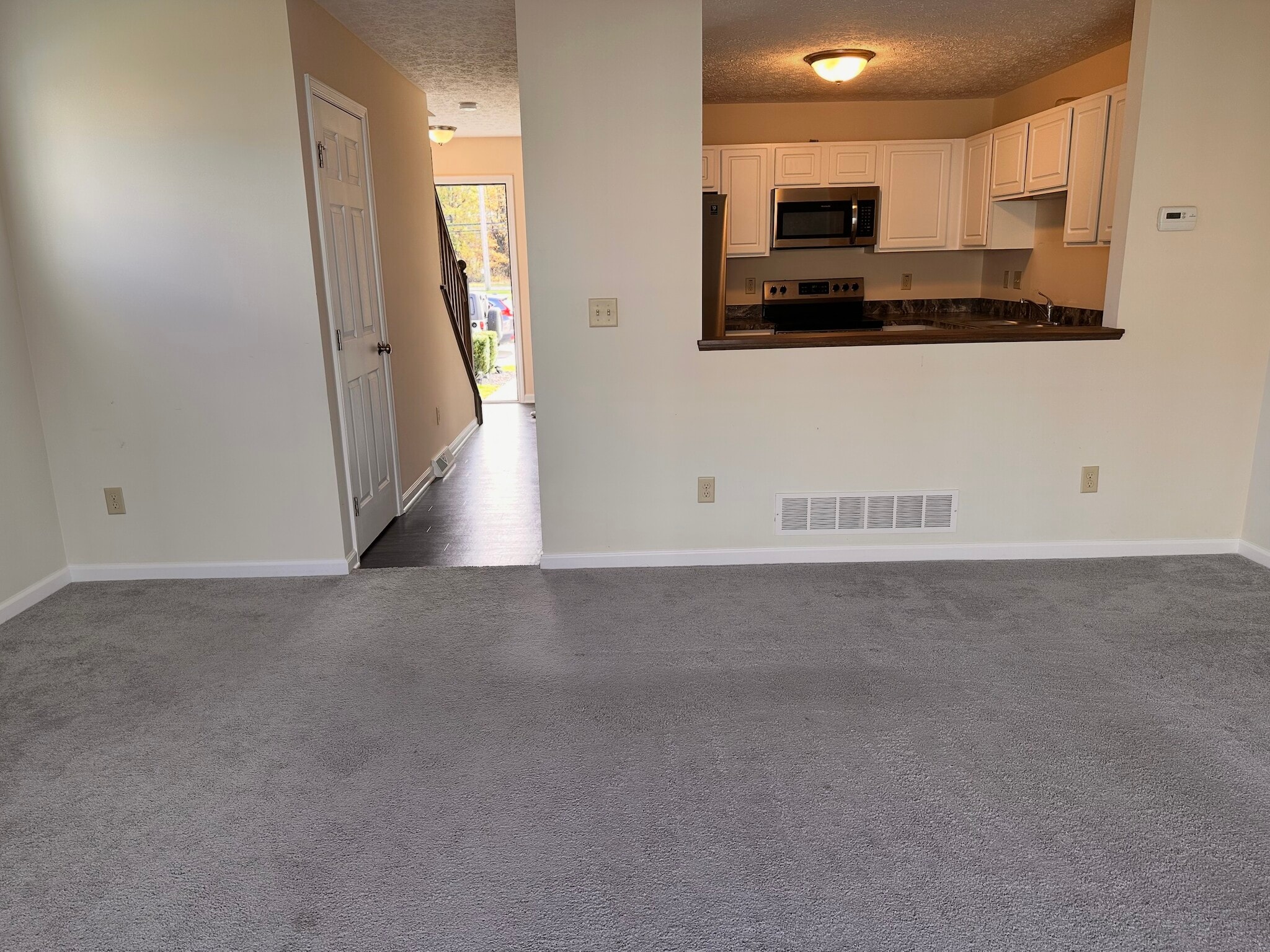 Building Photo - 33168 Beverly Ln