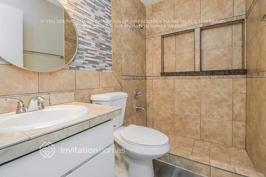 Building Photo - 732 W Flower Ave