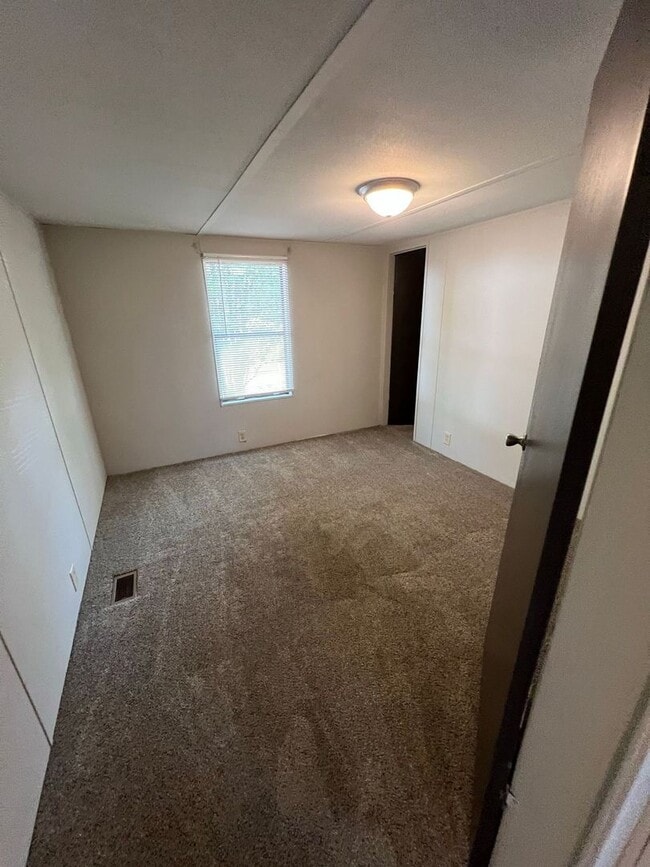 Building Photo - 3700 Ash Dr