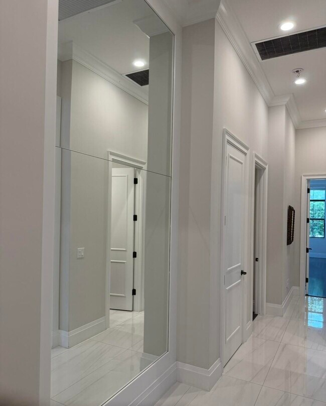 Building Photo - 16786 Crown Bridge Dr