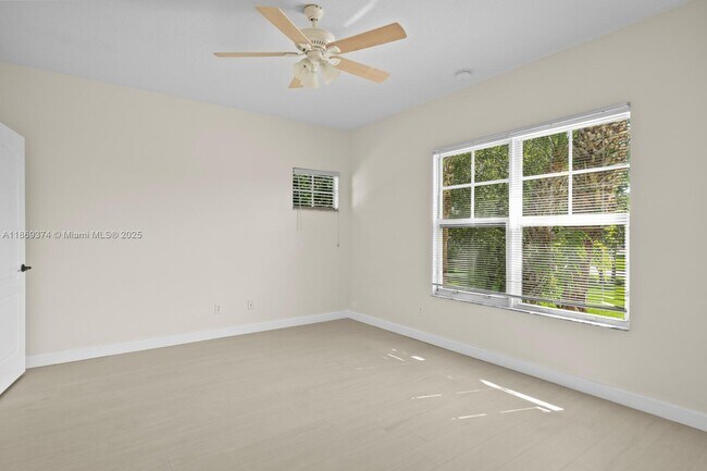 Building Photo - 2700 Creekside Dr