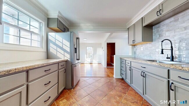 Building Photo - 108 Adams St