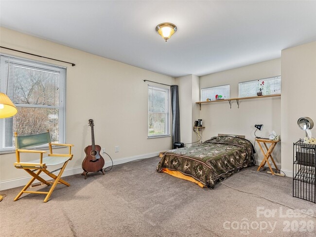 Building Photo - 14 Hildebrand St