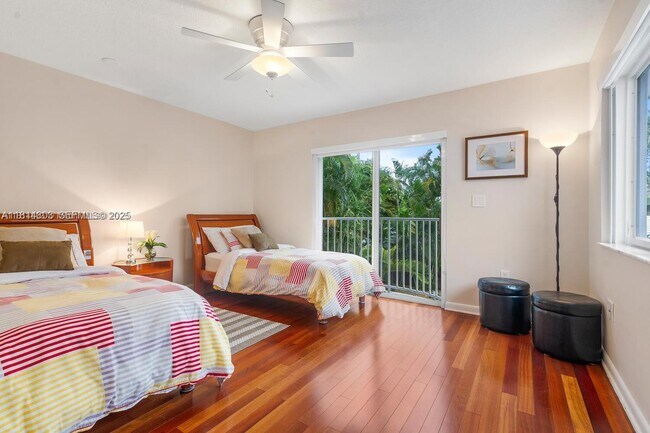 Building Photo - 4101 Bayview Dr