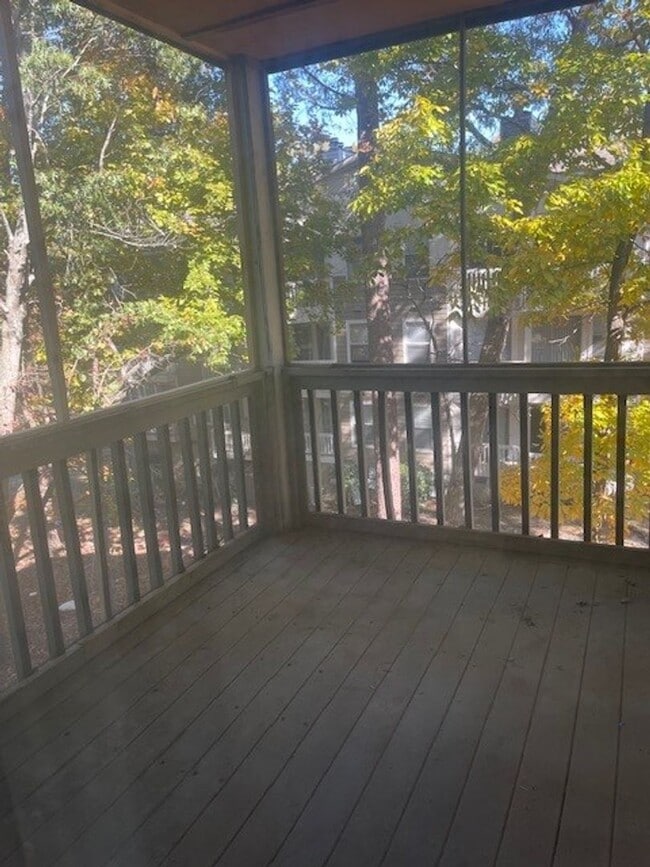 Building Photo - 6800 Willowbrook Dr