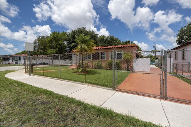 Building Photo - 540 SW 60th Ave