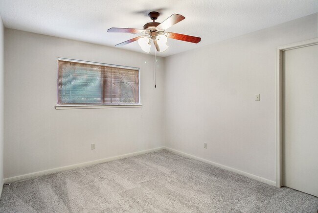 Building Photo - 5402 Summerfield Ln
