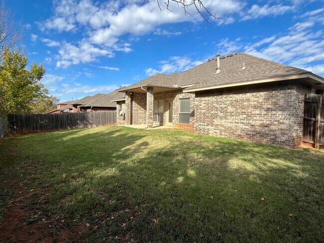 Building Photo - Wonderful 4 bed, 2 bath 3 car in Falcon Ri...