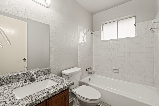 Building Photo - 24110 Griffin House Ln