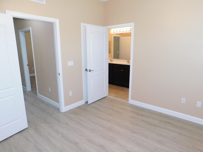 Building Photo - 9626 SW Purple Martin Way