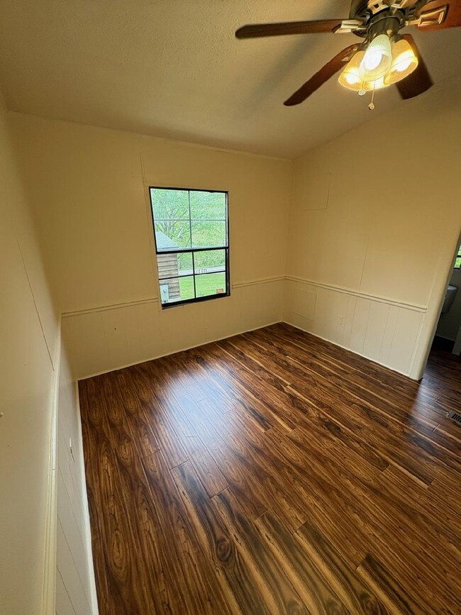 Building Photo - Nice 2 Bedroom in Candler
