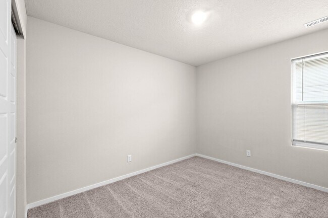 Building Photo - 2 year old 4 Bed 3 bath Liberty Lake Home offering 2330 sq/ft of living space