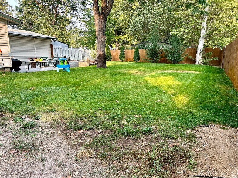 Building Photo - 9865 W La Hontan Dr
