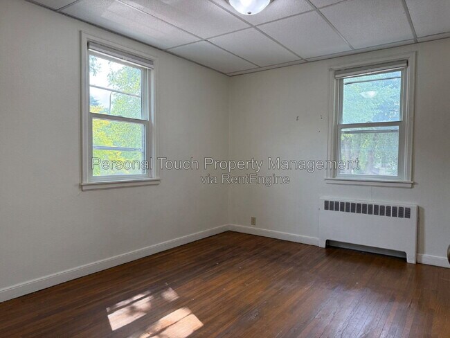 Building Photo - 517 12th Ave N