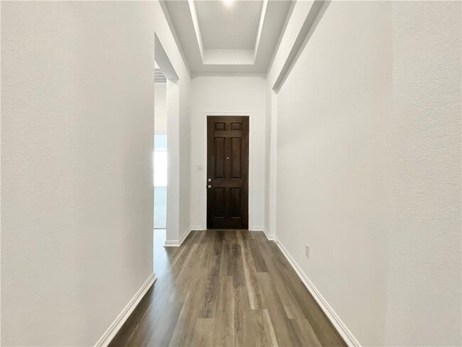 Building Photo - 716 Landing Ln