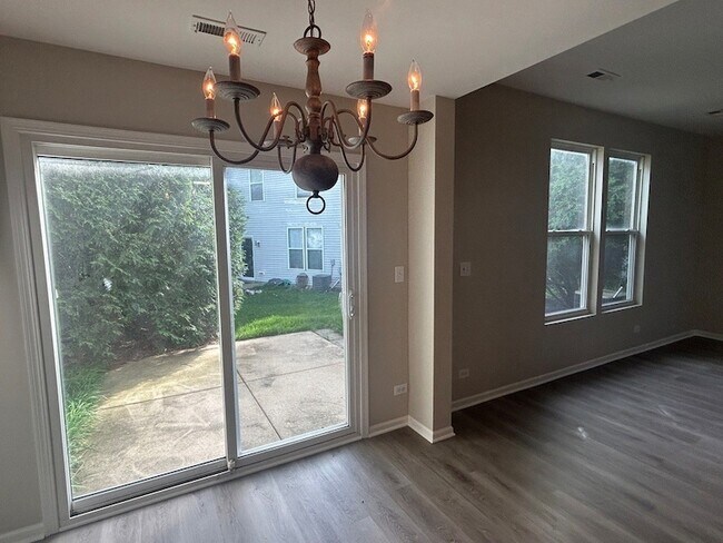 Building Photo - 508 Metropolitan St