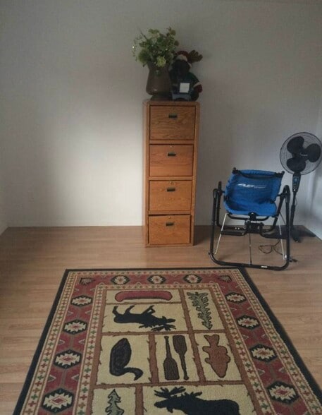 Lg 2nd Bedroom adjoining full bath 2nd floor - 1072 E Westpoint Dr