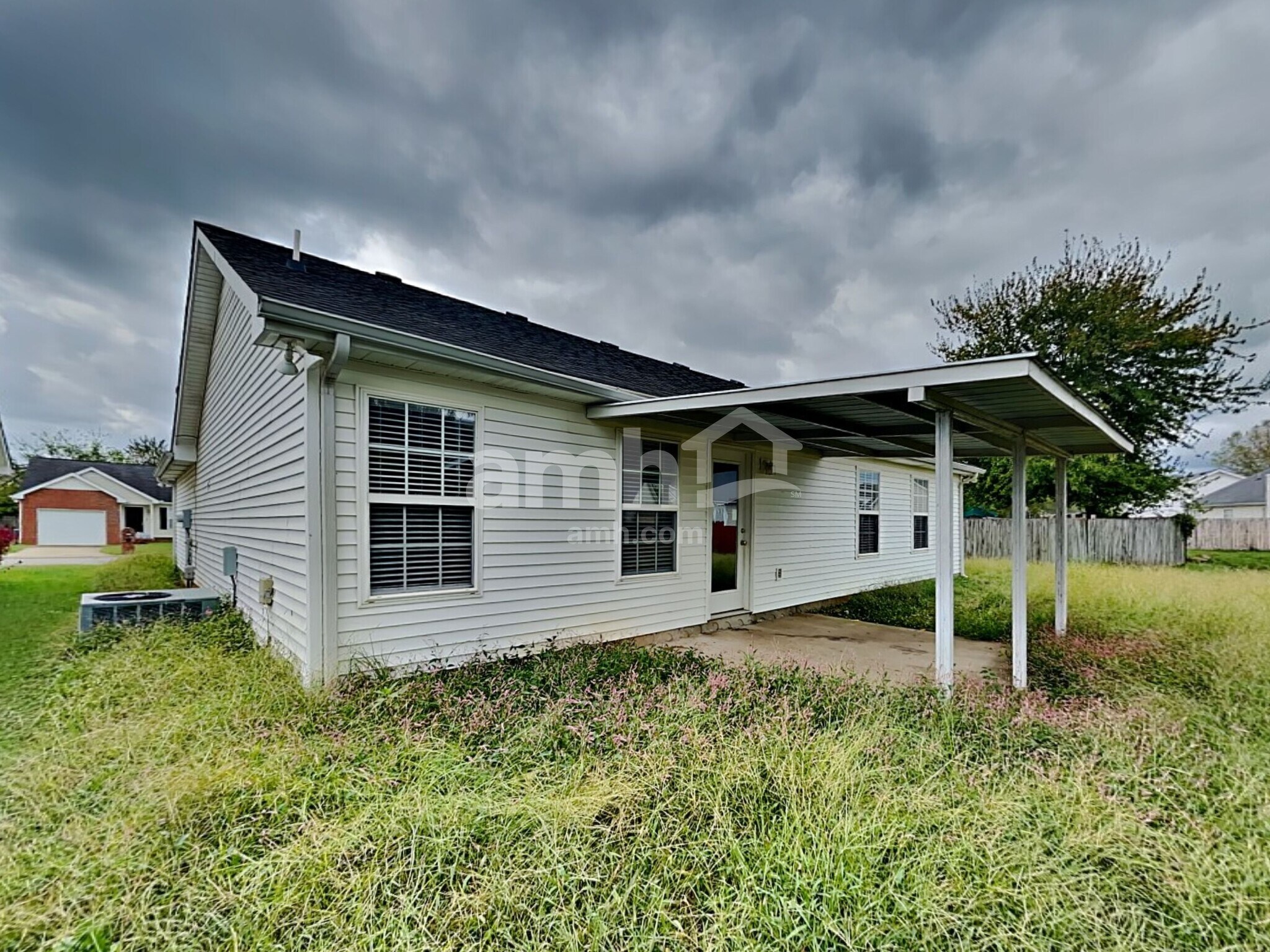 Building Photo - 3050 Weybridge Dr