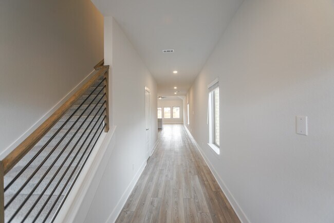 Building Photo - 10614 Whitejacket