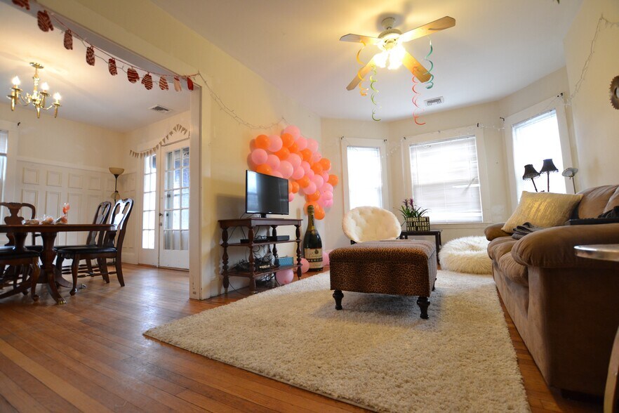 Building Photo - 207 Chestnut Ave