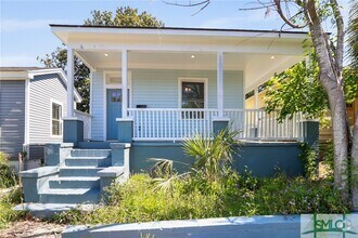 Building Photo - 826 W Victory Dr