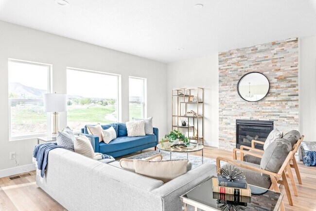 Building Photo - Golf Course Living with Incredible Views and Finished Basement