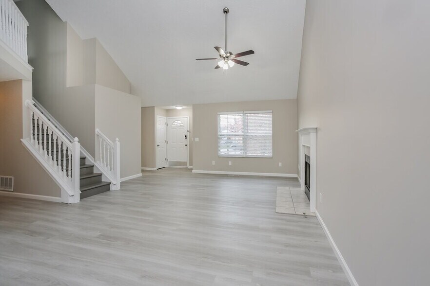 Building Photo - 5673 Silver Spurs Ln