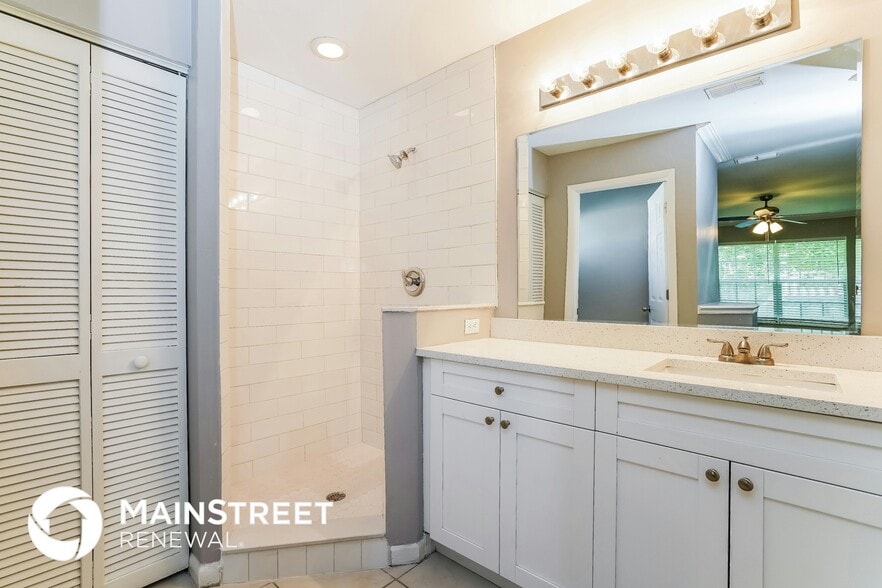 Building Photo - 525 SW 23rd Terrace